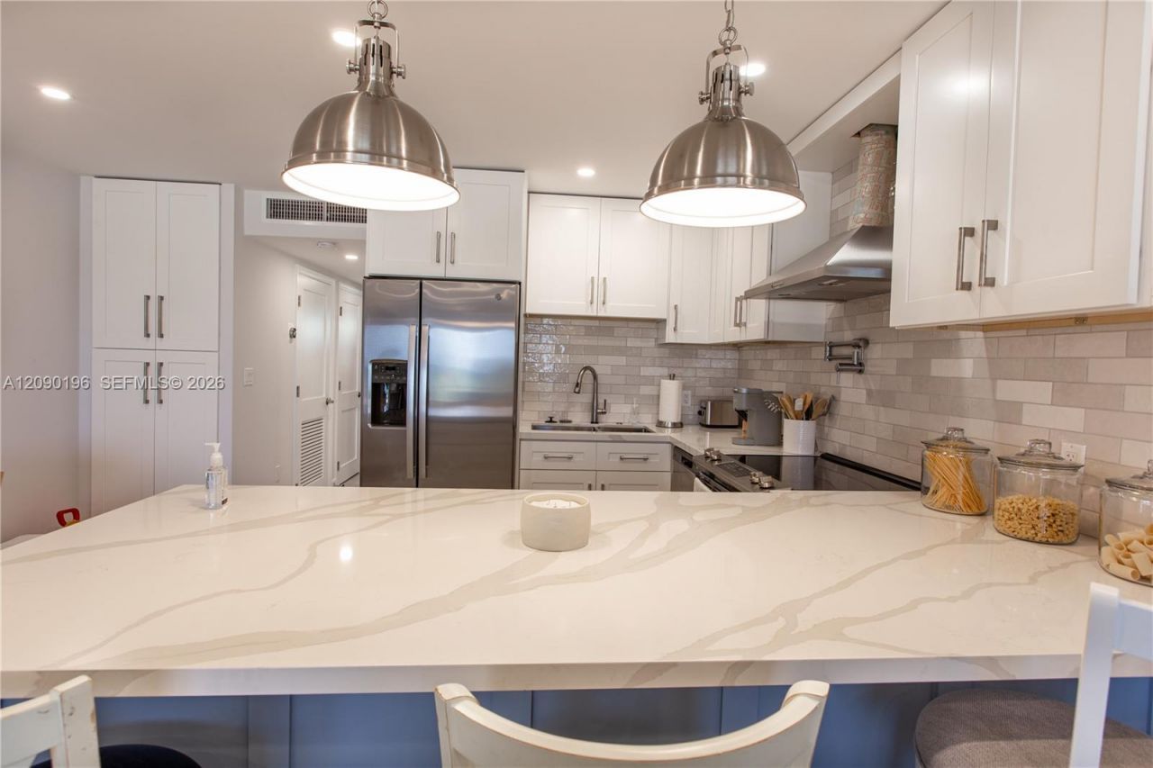 300 Oregon St , Unit 204, Hollywood, FL 33019 Photo