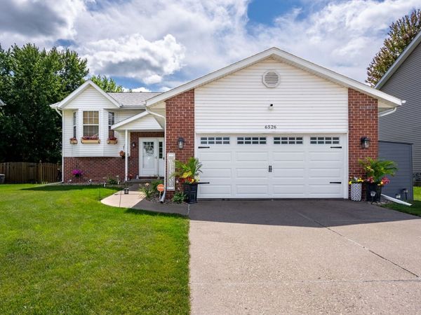 6526 Silvercreek Drive , Davenport, IA 52806