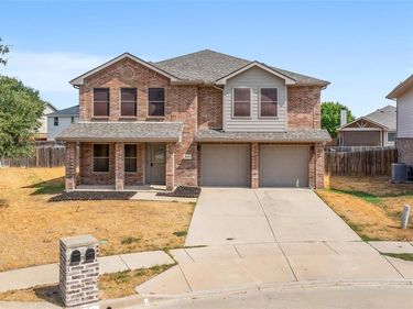 8640 Shallow Creek Drive, Fort Worth, TX 76179