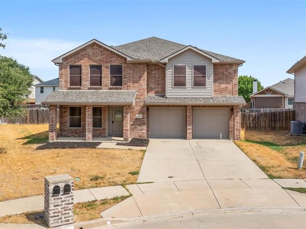 8640 Shallow Creek Drive , Fort Worth, TX 76179