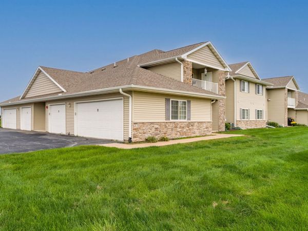 420 E Franklin Street , Unit 202, Eldridge, IA 52748
