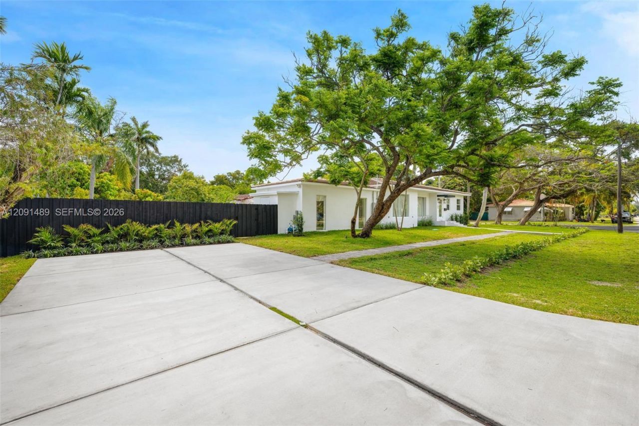 701 NE 119th St , Biscayne Park, FL 33161 Photo