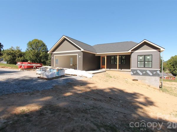 86 Whiskey River Run, Hendersonville, NC 28792