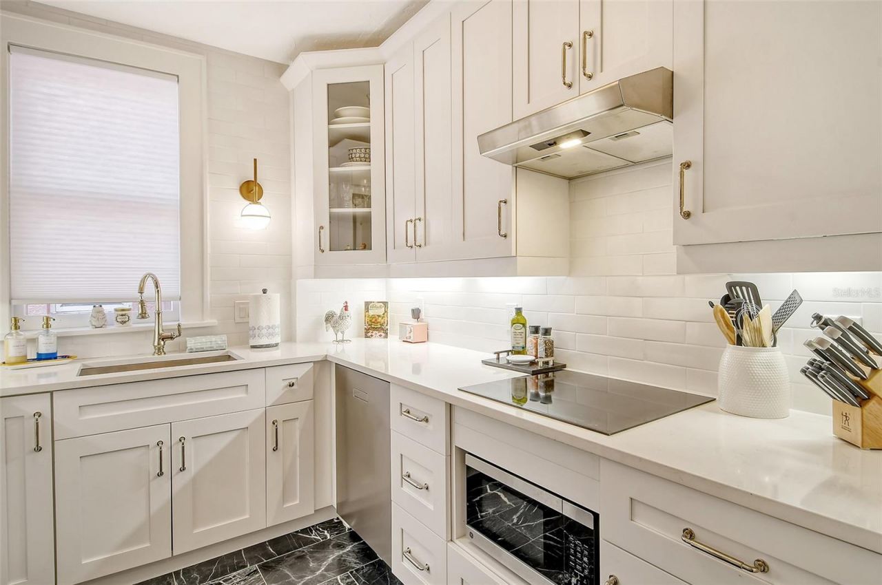 1221 N Palm Avenue, Unit 305, Sarasota, FL 34236 Photo