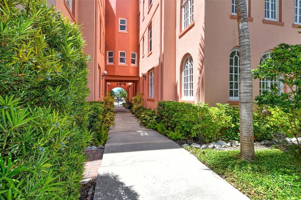 1221 N Palm Avenue, Unit 305, Sarasota, FL 34236 Photo