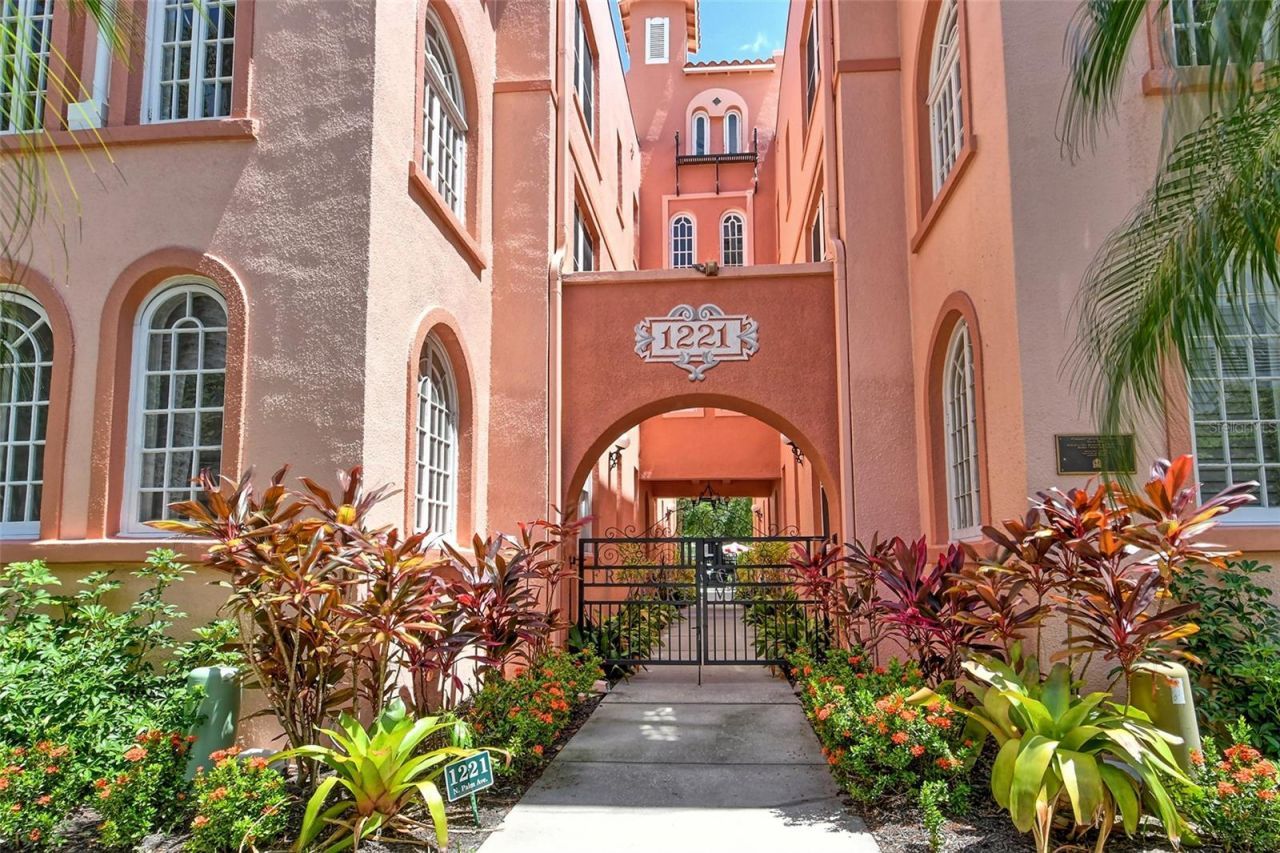 1221 N Palm Avenue, Unit 305, Sarasota, FL 34236 Photo