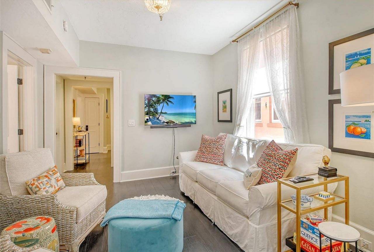 1221 N Palm Avenue, Unit 305, Sarasota, FL 34236 Photo