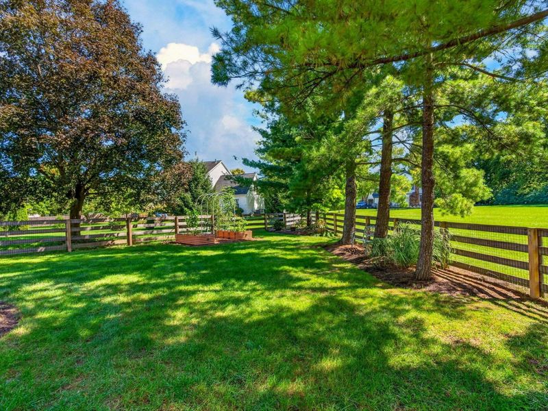 1647 Preston Woods Court, Columbus, OH 43235 Photo 8