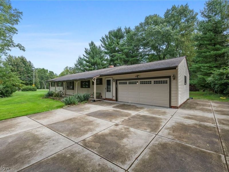 8593 Wiese Road, Brecksville, OH 44141 Photo 2