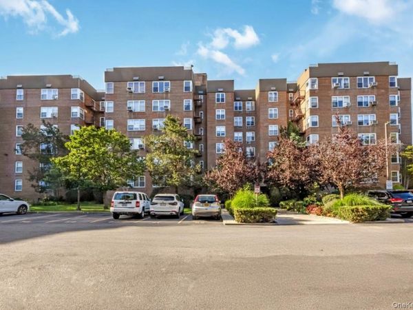 18-40 211th Street , Unit 4A, Bayside, NY 11360