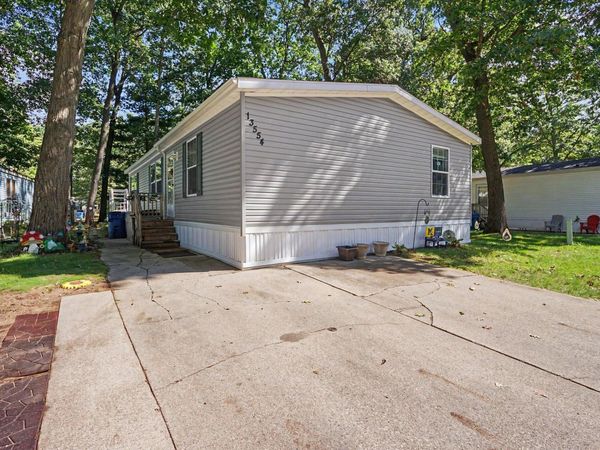 13554 Pinewood Drive, Grand Haven, MI 49417
