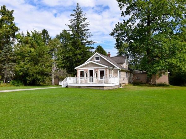 3795 Irving Park Avenue , Woodmere, OH 44122
