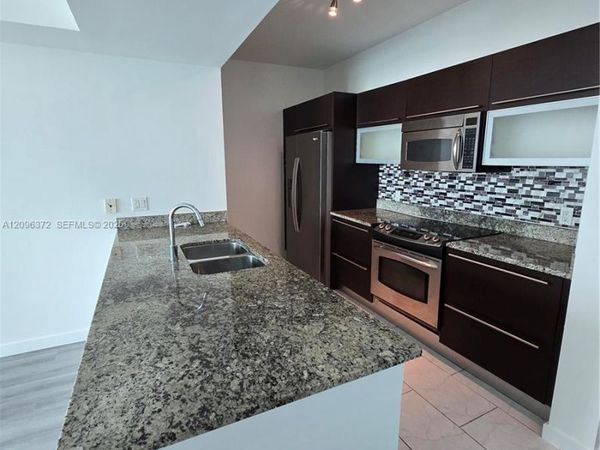 950 Brickell Bay Dr , Unit 3300, Miami, FL 33131