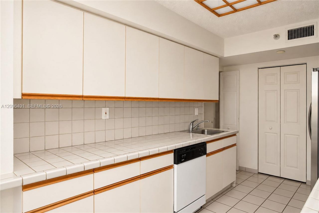3500 Mystic Pointe Dr , Unit 1503, Aventura, FL 33180 Photo