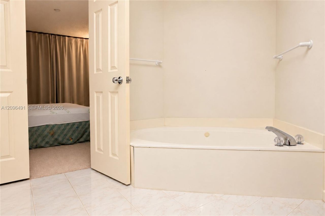 3500 Mystic Pointe Dr , Unit 1503, Aventura, FL 33180 Photo