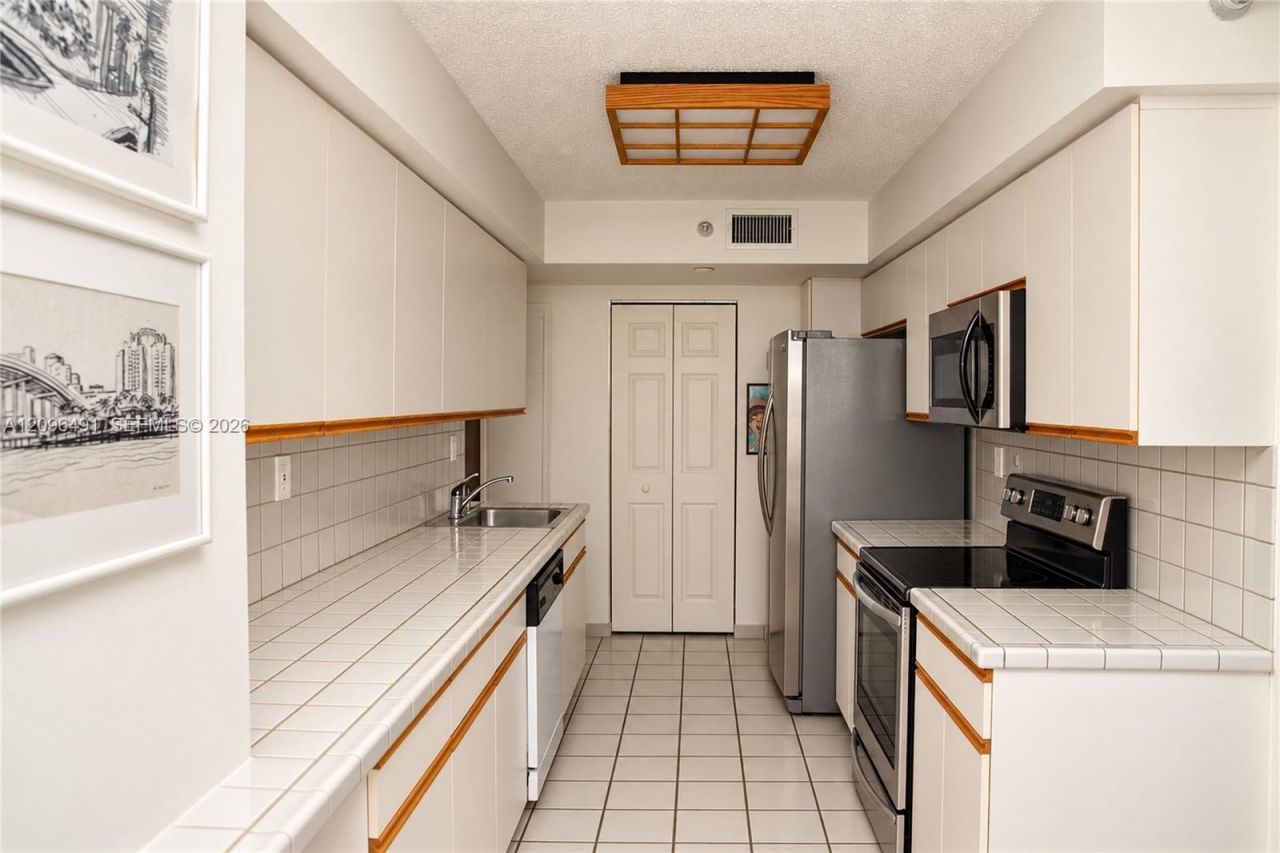 3500 Mystic Pointe Dr , Unit 1503, Aventura, FL 33180 Photo