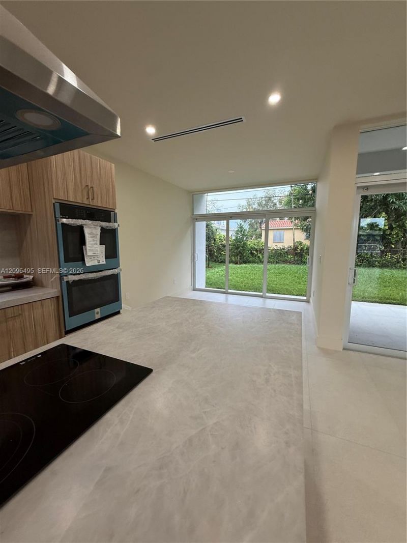 3240 SW 20th St , Miami, FL 33145 Photo