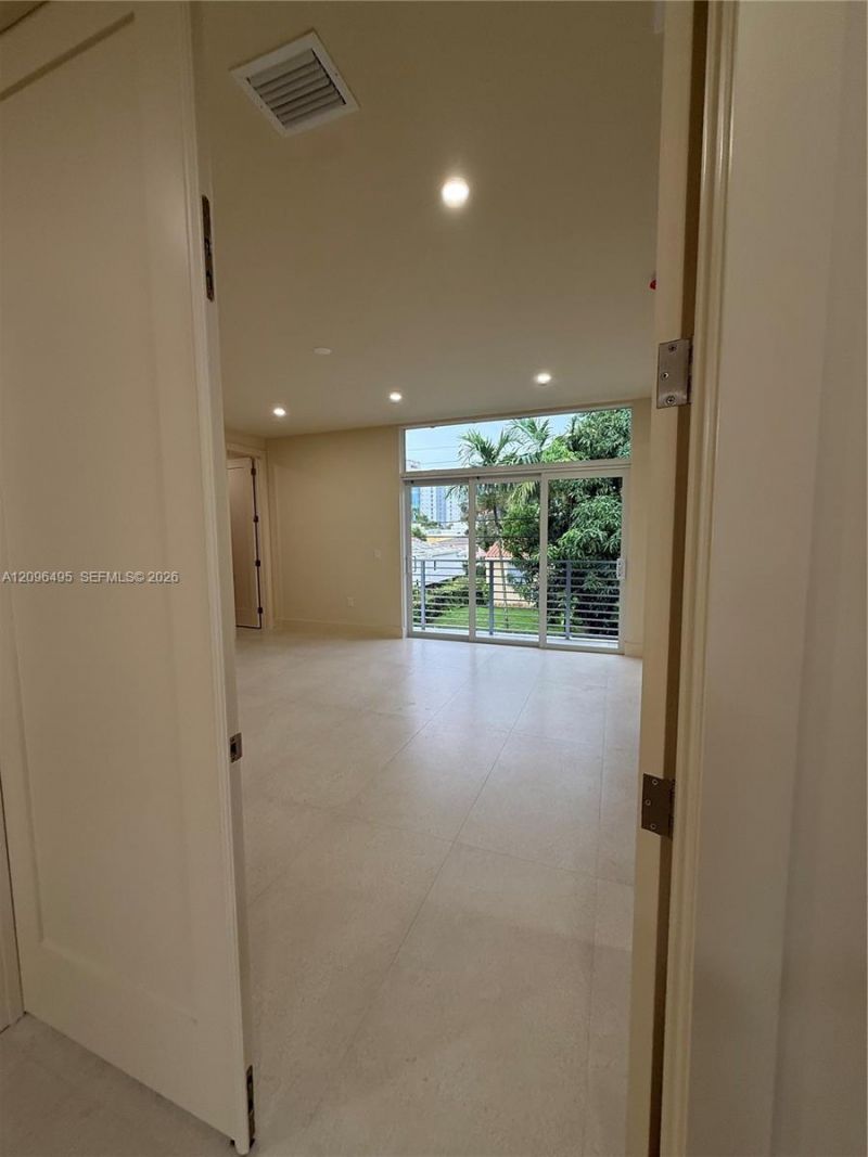 3240 SW 20th St , Miami, FL 33145 Photo