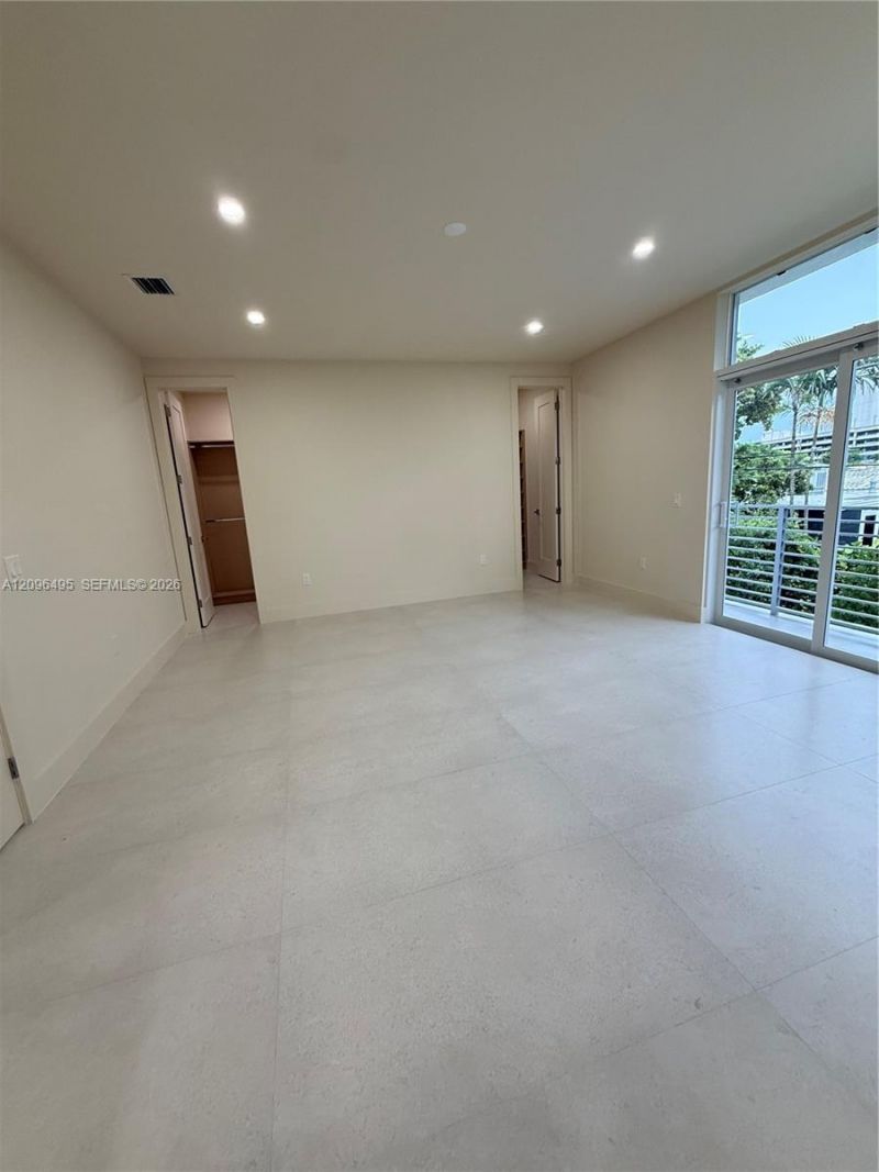 3240 SW 20th St , Miami, FL 33145 Photo