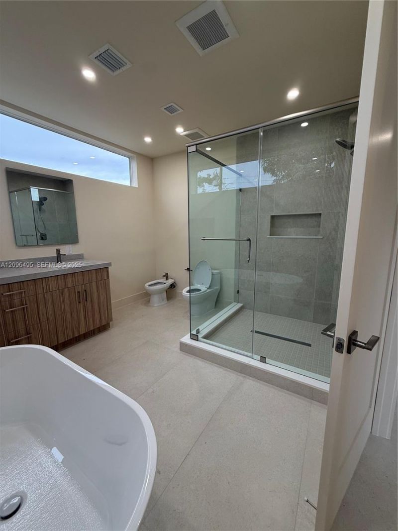 3240 SW 20th St , Miami, FL 33145 Photo