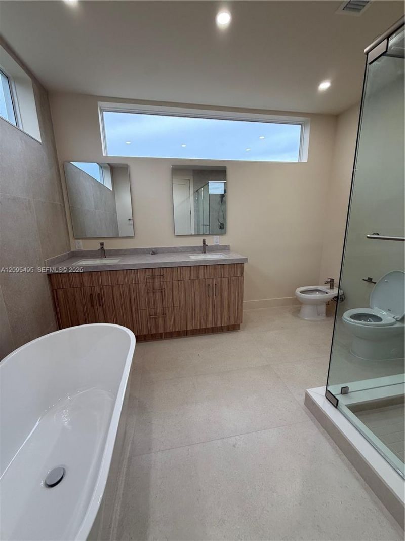 3240 SW 20th St , Miami, FL 33145 Photo