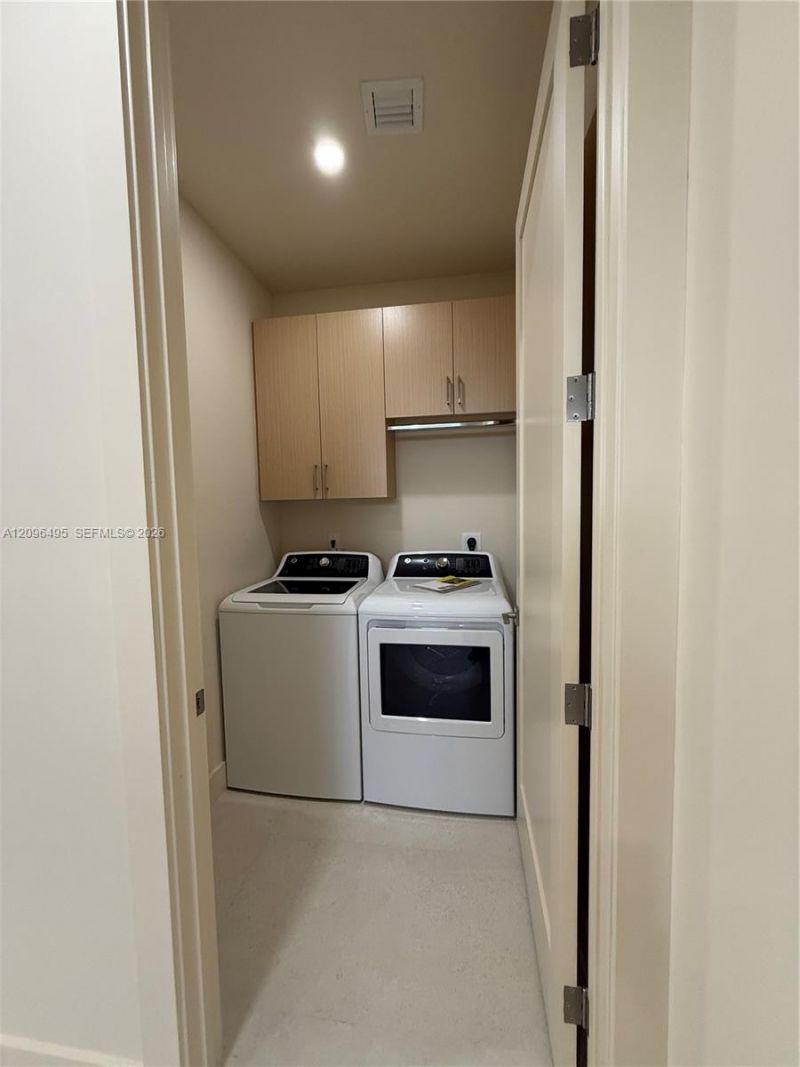 3240 SW 20th St , Miami, FL 33145 Photo