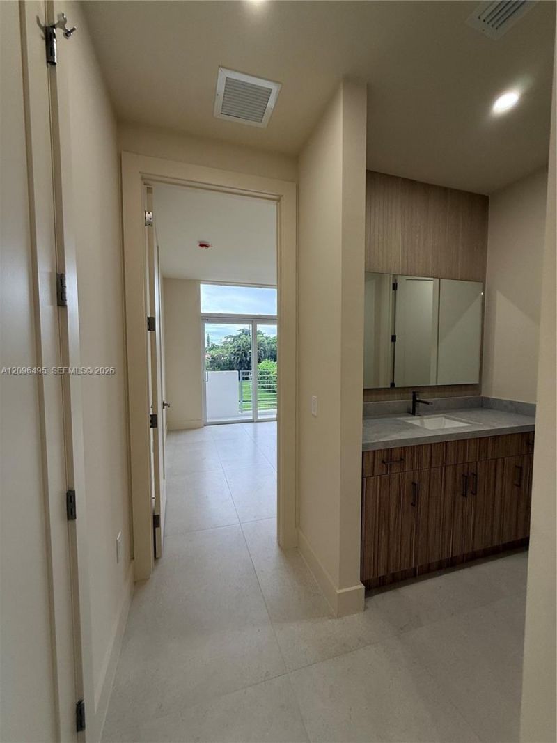 3240 SW 20th St , Miami, FL 33145 Photo