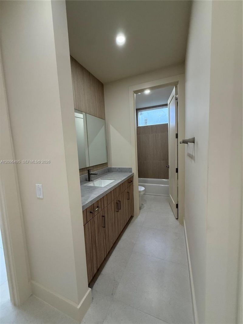 3240 SW 20th St , Miami, FL 33145 Photo