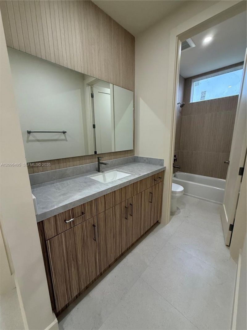 3240 SW 20th St , Miami, FL 33145 Photo