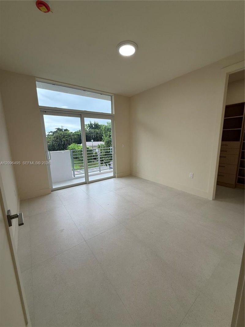 3240 SW 20th St , Miami, FL 33145 Photo