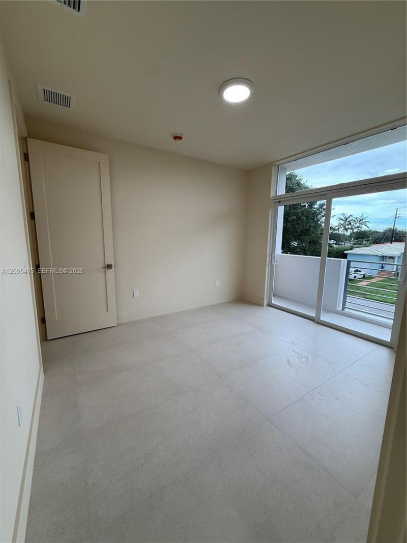 3240 SW 20th St , Miami, FL 33145 Photo
