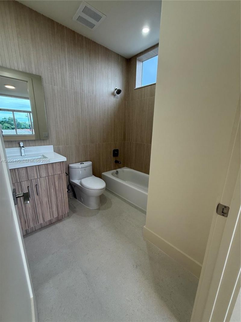 3240 SW 20th St , Miami, FL 33145 Photo