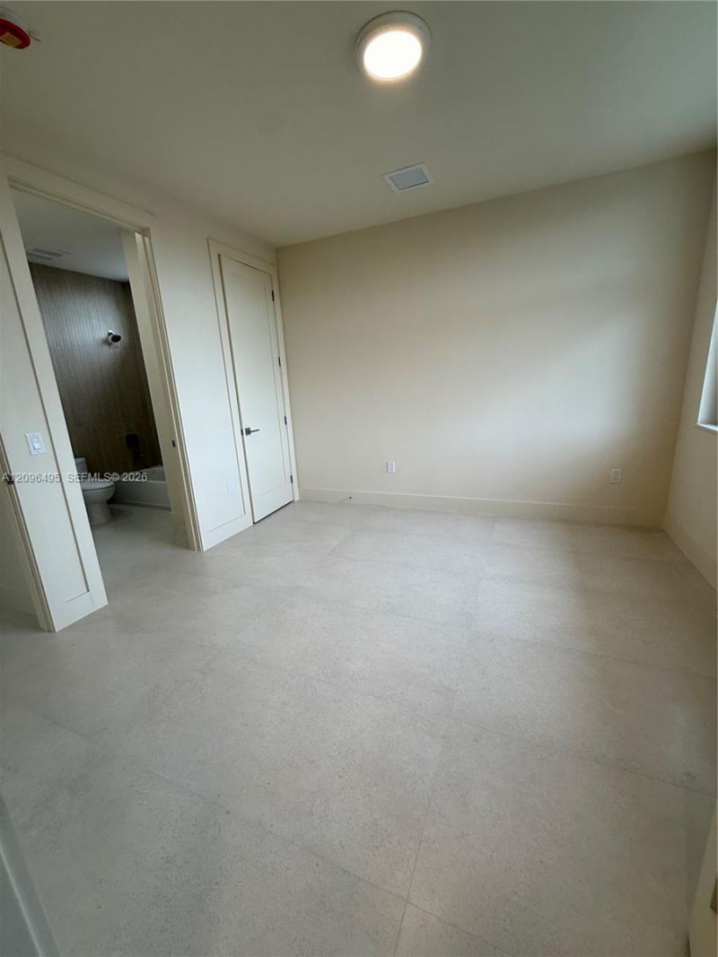 3240 SW 20th St , Miami, FL 33145 Photo