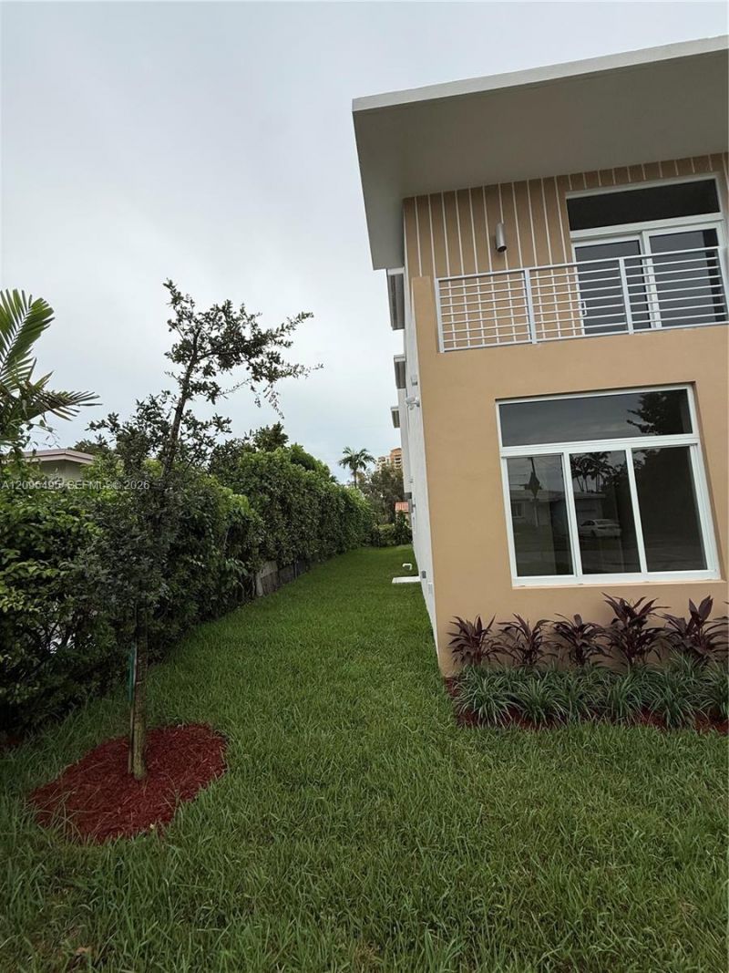 3240 SW 20th St , Miami, FL 33145 Photo