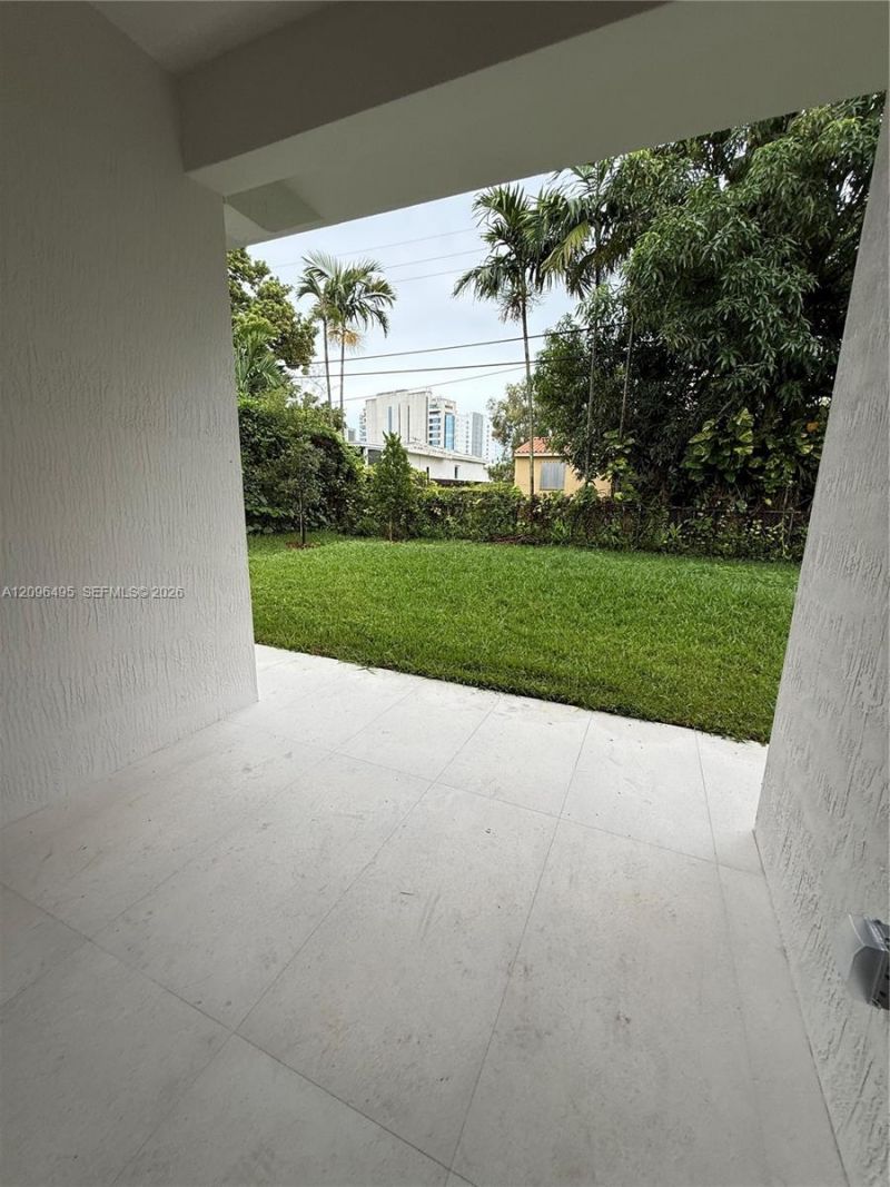 3240 SW 20th St , Miami, FL 33145 Photo
