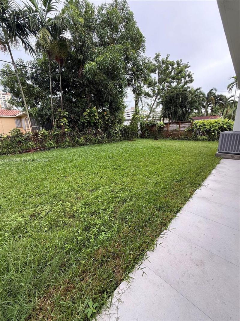 3240 SW 20th St , Miami, FL 33145 Photo