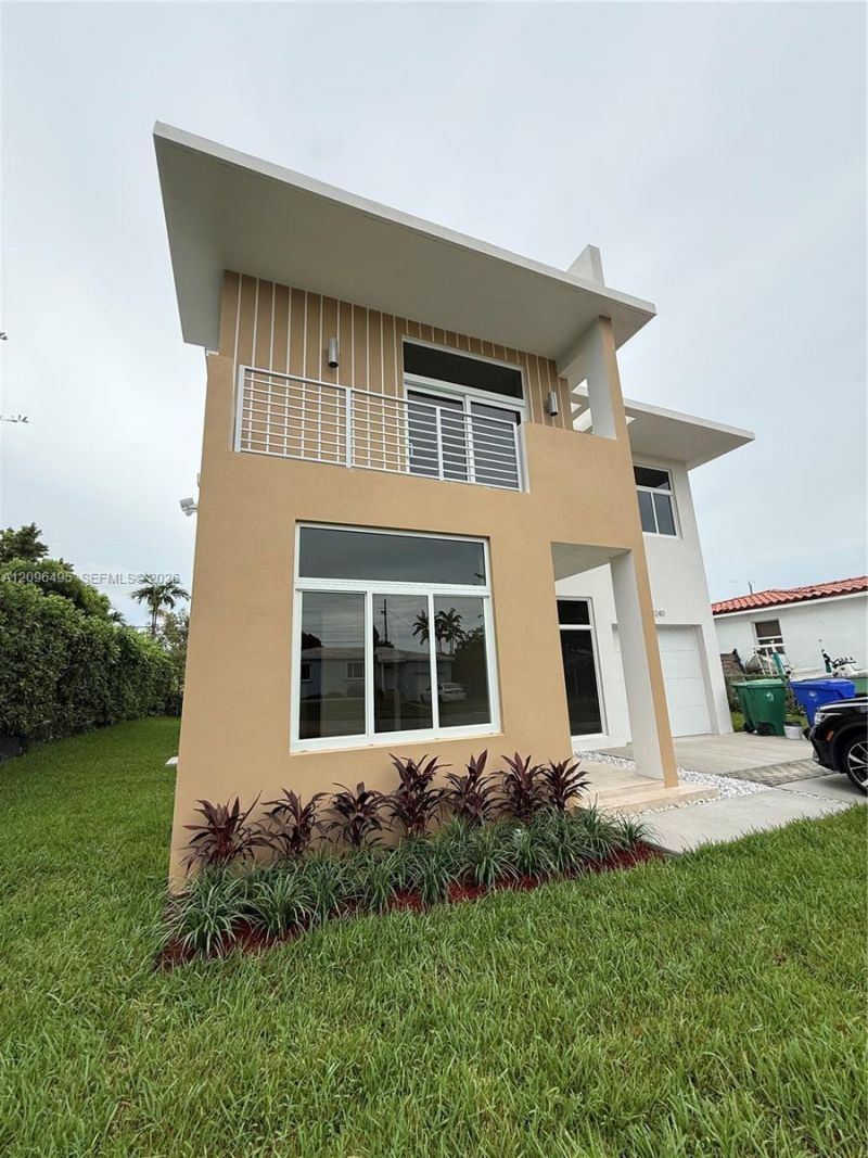 3240 SW 20th St , Miami, FL 33145 Photo