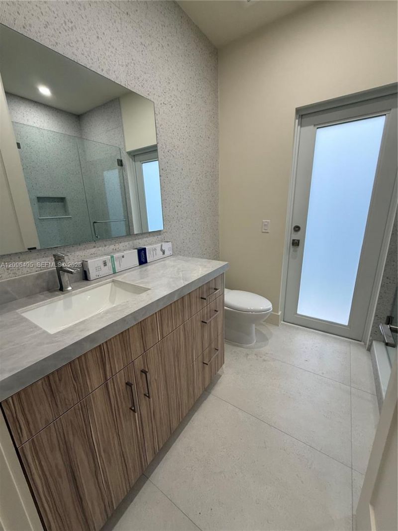 3240 SW 20th St , Miami, FL 33145 Photo