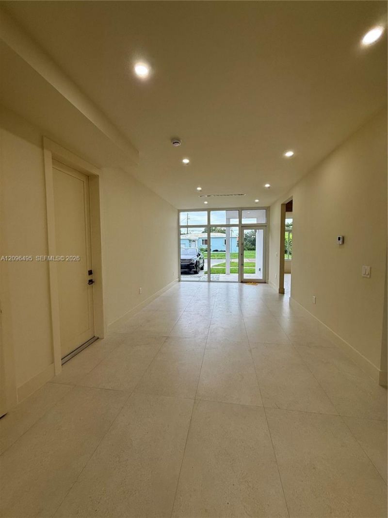 3240 SW 20th St , Miami, FL 33145 Photo