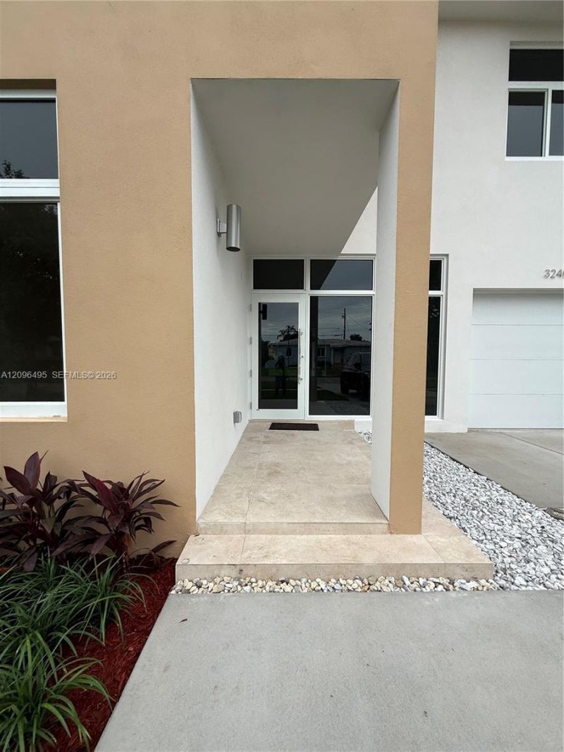 3240 SW 20th St , Miami, FL 33145 Photo