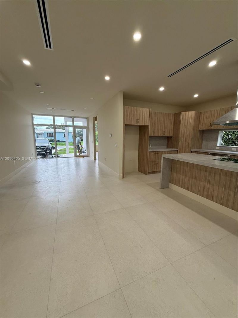 3240 SW 20th St , Miami, FL 33145 Photo