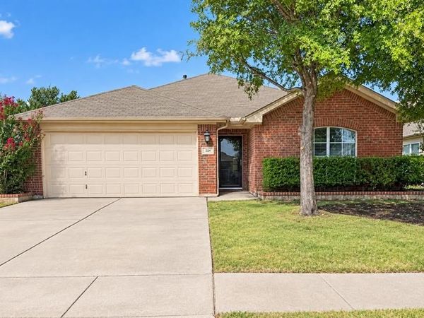 224 Spring Hollow Drive, Saginaw, TX 76131