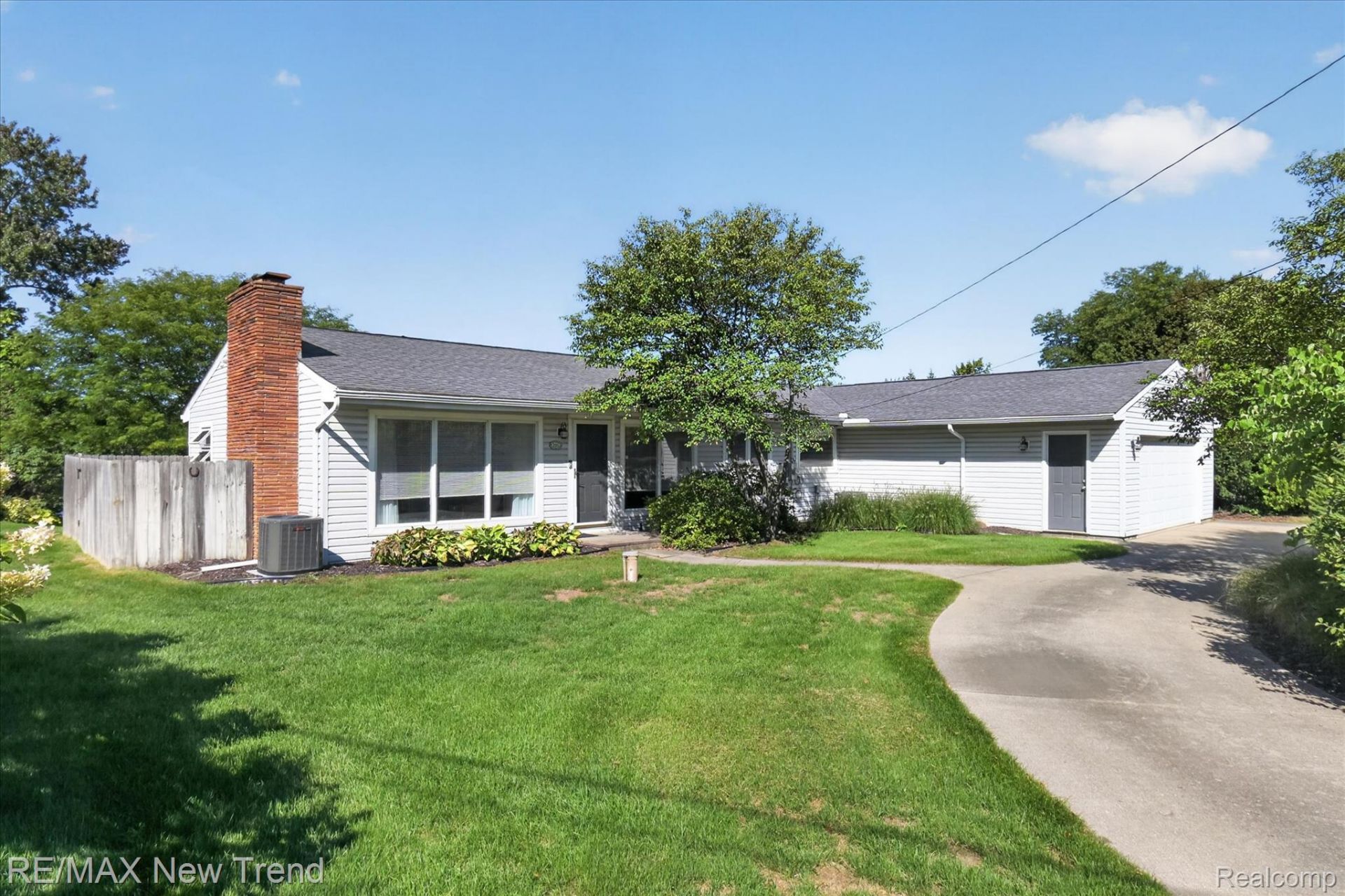2529 S Commerce Road, Wolverine Lake Village, Mi 48390 Main Photo