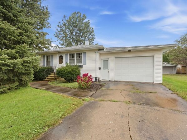 402 SW 5th Street , Aledo, IL 61231