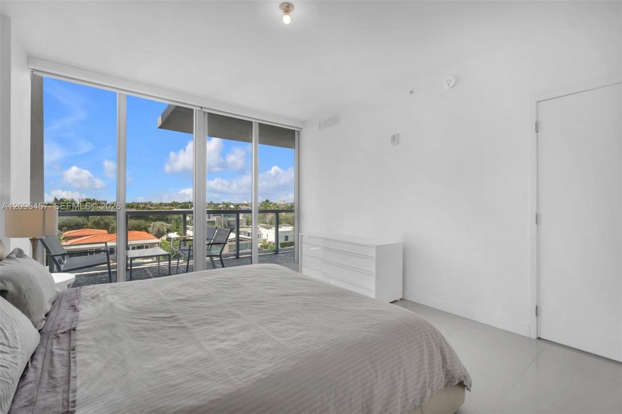 9940 W Bay Harbor Dr, Unit 5D-N, Bay Harbor Islands, FL 33154 Photo
