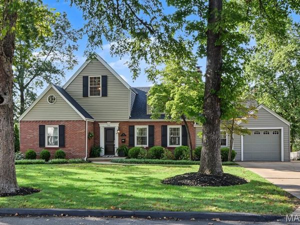 10 Southridge Drive, Glendale, MO 63122