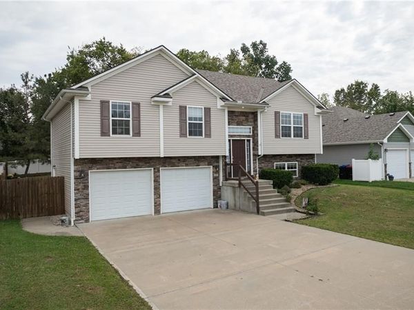 605 Oakmont Drive, Warrensburg, MO 64093