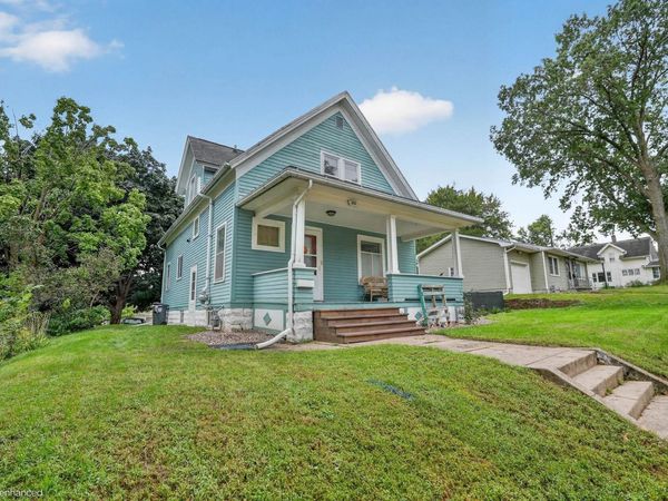 916 Walnut Street, Cedar Falls, IA 50613