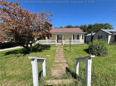 265 Pike Street, Hartford, WV 25247