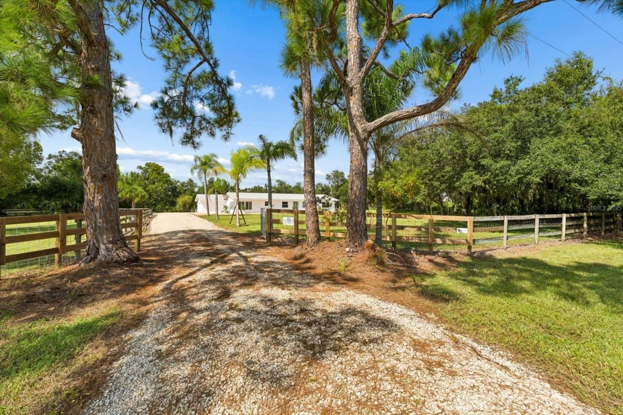 5640 Howard Creek Road, Sarasota, FL 34241 Photo